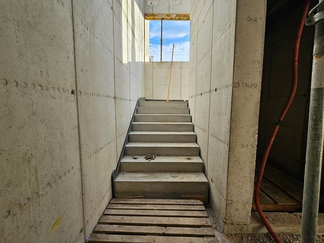 Další kus stavby je na svém místě!